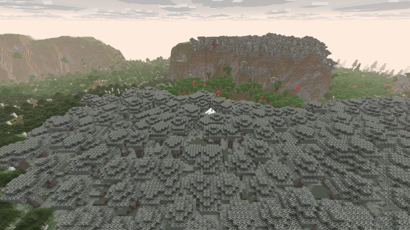 Ein weißes Zelt ragt aus einem flachen grauen Kronendach aus Blasseichen hervor, dahinter ein Dunkler Wald, rote Pilze und ein hoher Felsen mit flacher Spitze. Screenshot aus dem Spiel, Java 26.3.